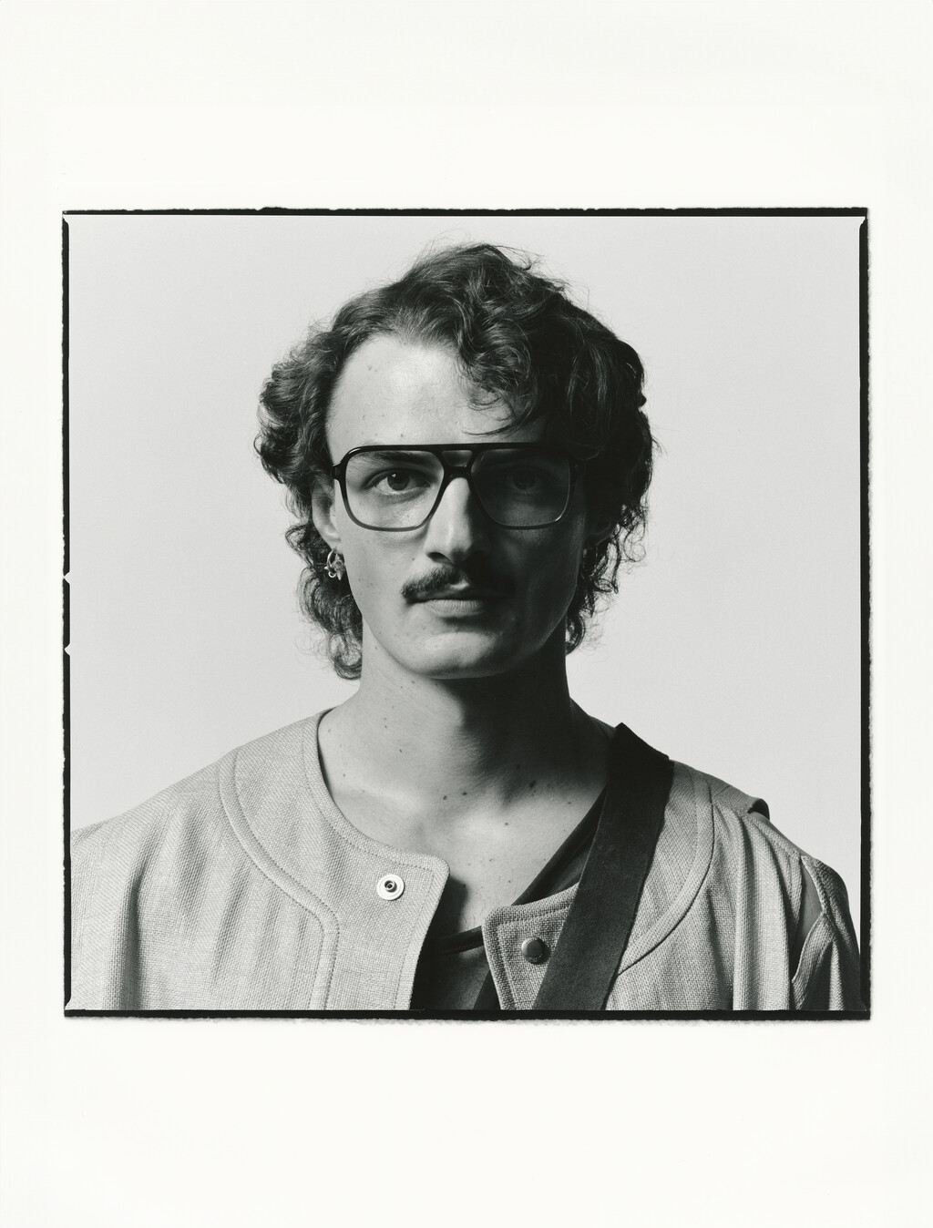 Dust Magazine - © Artlist