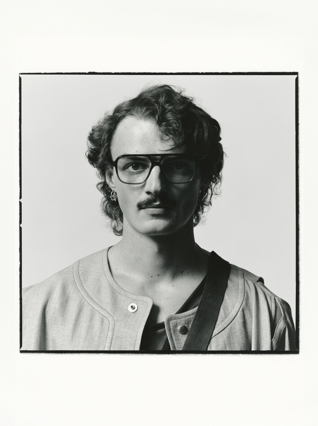 Dust Magazine - © Artlist