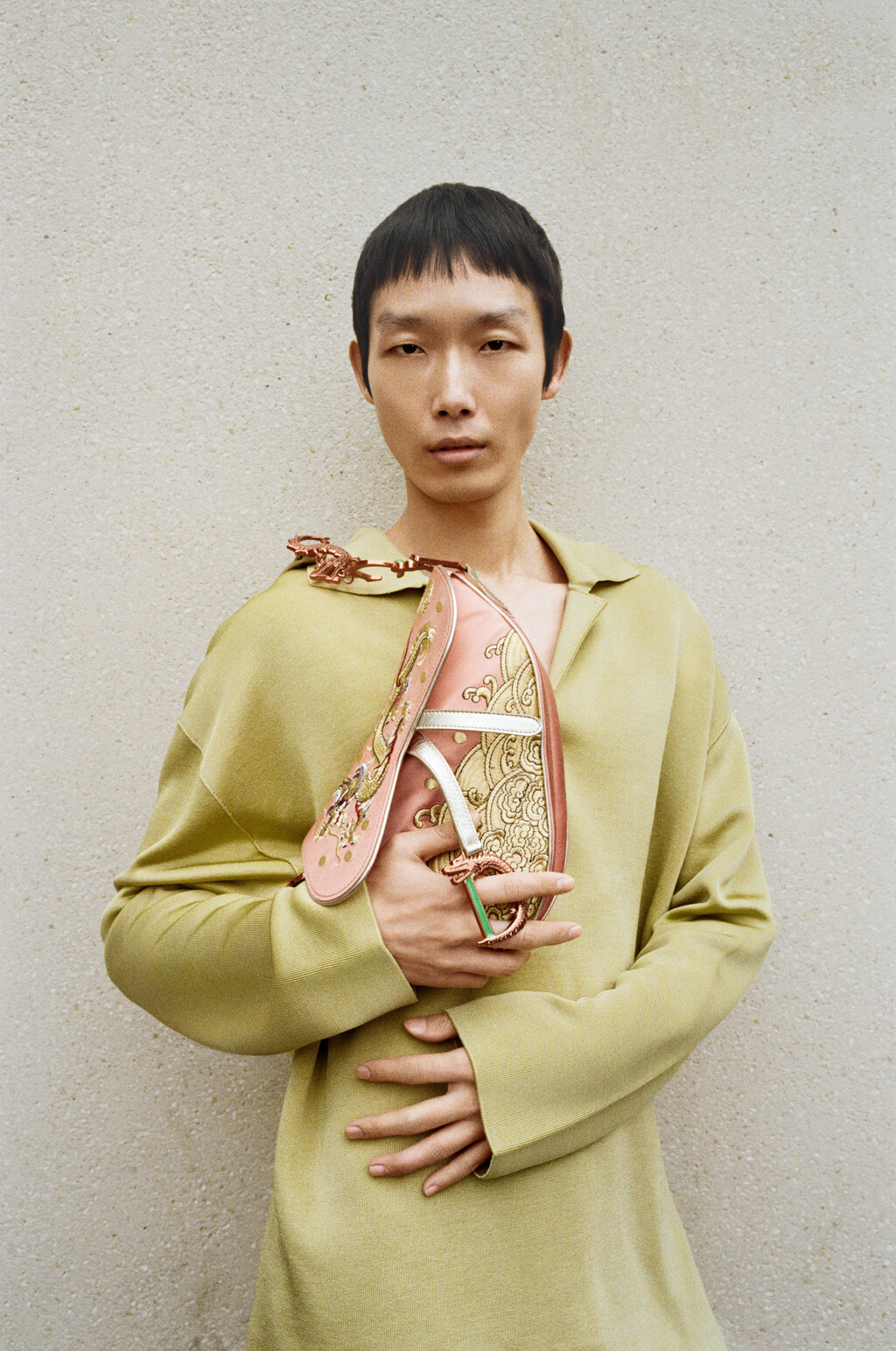 EE72 Magazine - © Artlist