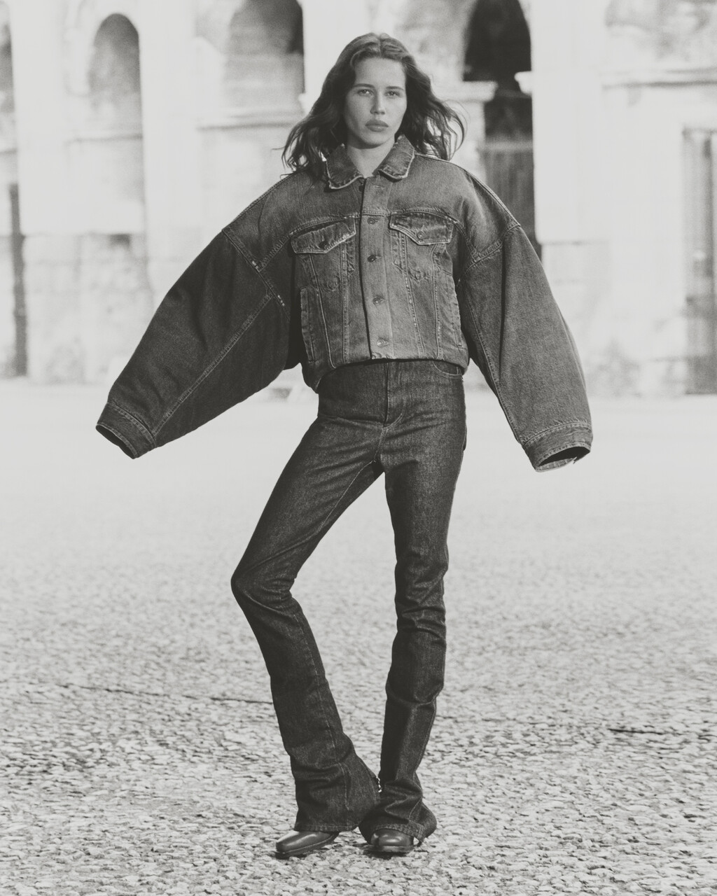 M le Monde - © Artlist