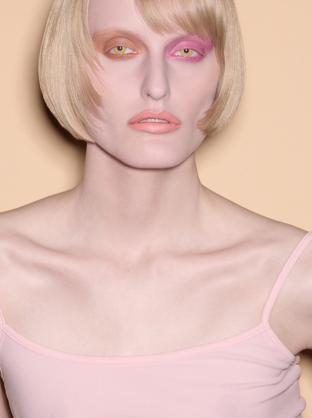 Novembre Magazine - © Artlist