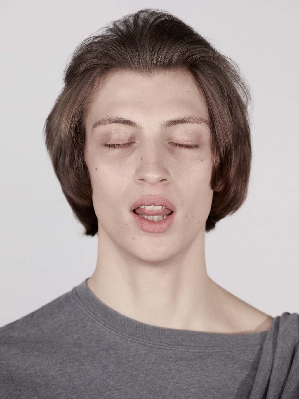 Series Magazine - © Artlist
