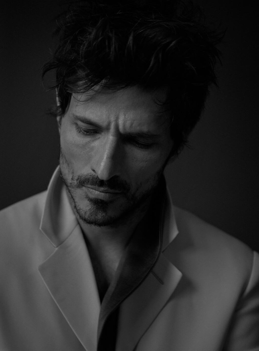 Les Hommes Publics - © Artlist