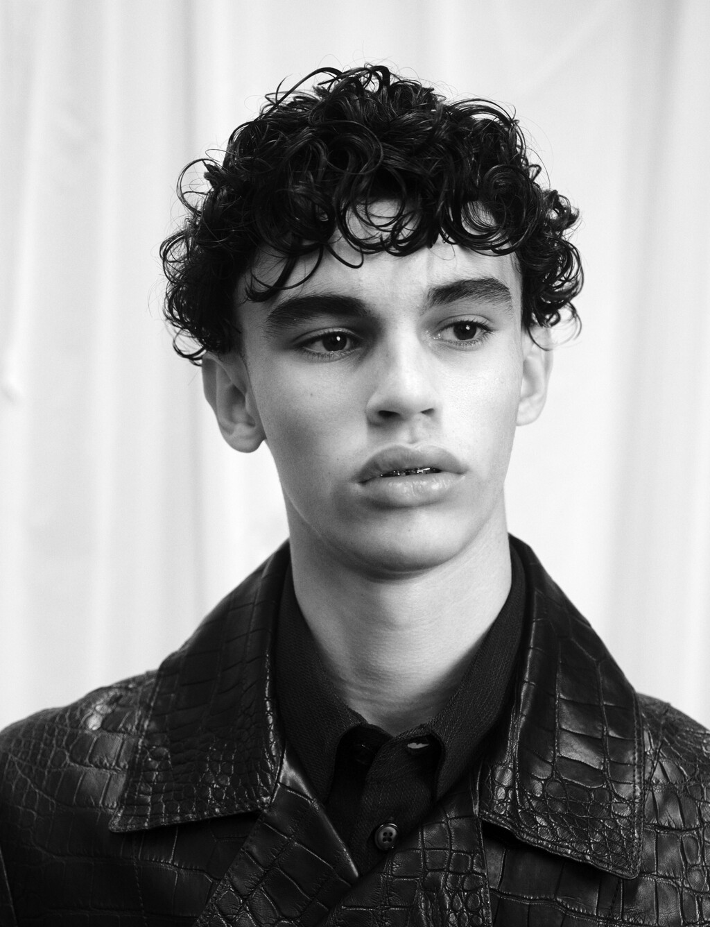 Dust Magazine - © Artlist