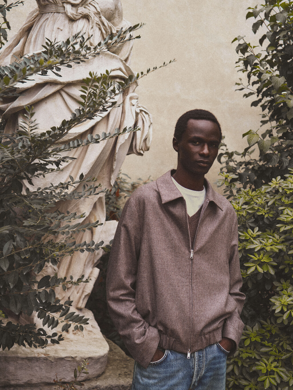 Massimo Dutti - © Artlist
