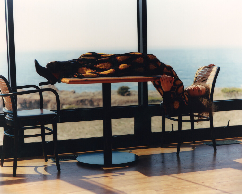 Financial Times - HTSI Magazine - © Artlist