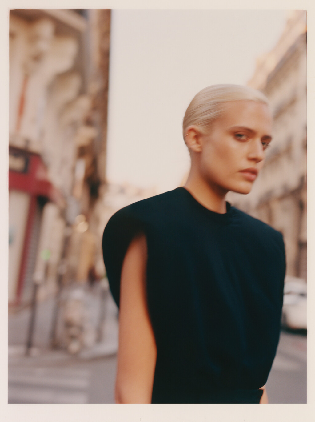 Ella, Amar & Janina - © Artlist