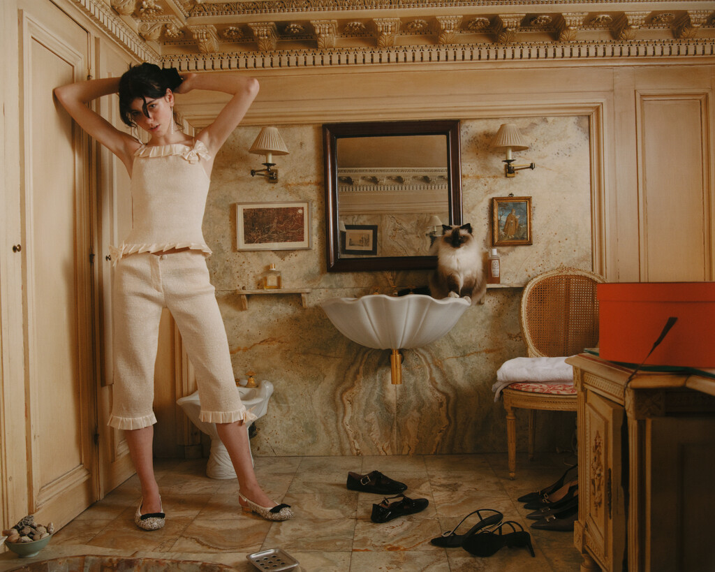 Homme Girls - © Artlist