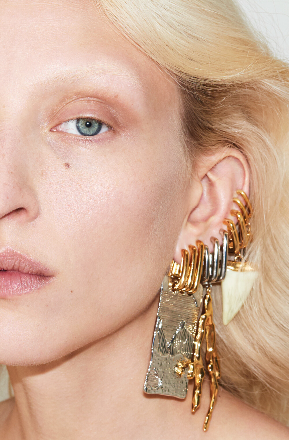 AnOther Magazine - © Artlist