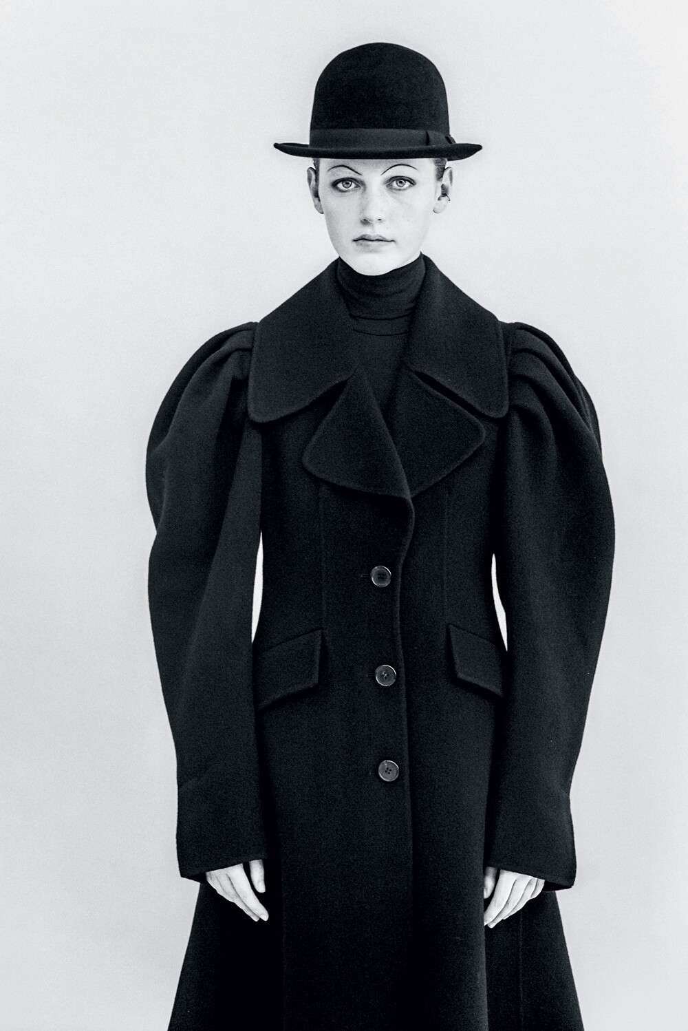 Blau International - © Artlist