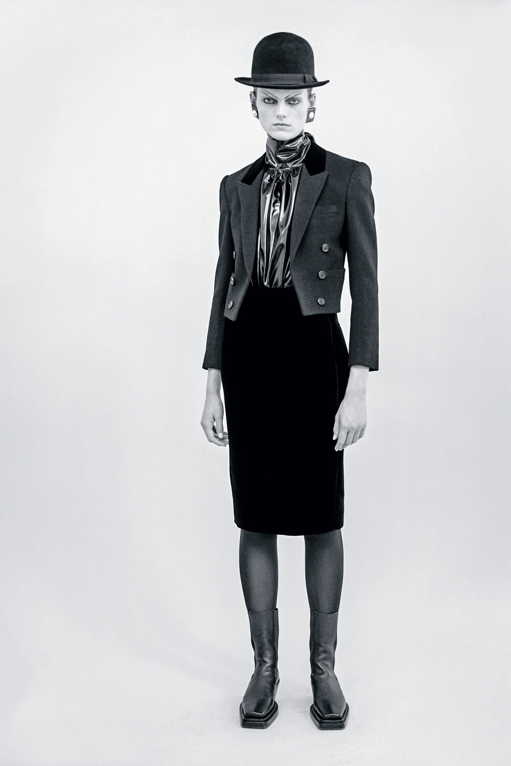 Blau International - © Artlist