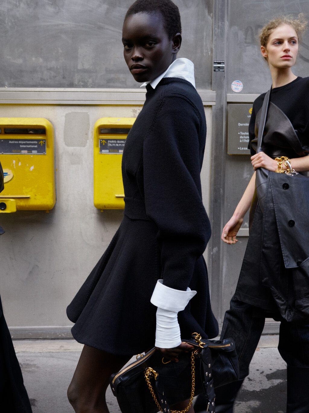 M le Monde - © Artlist