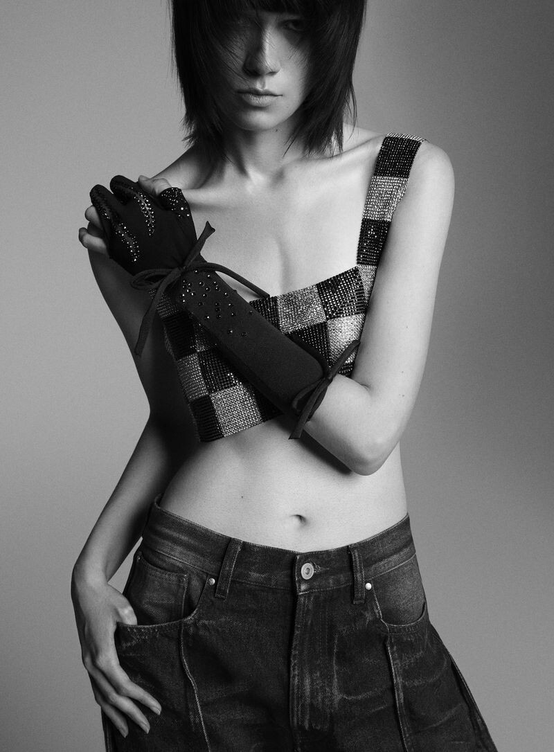 Carcy Magazine - © Artlist