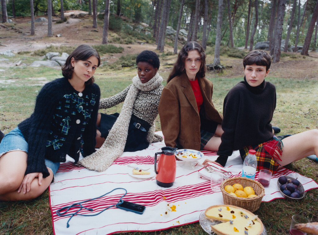 Double Magazine - © Artlist