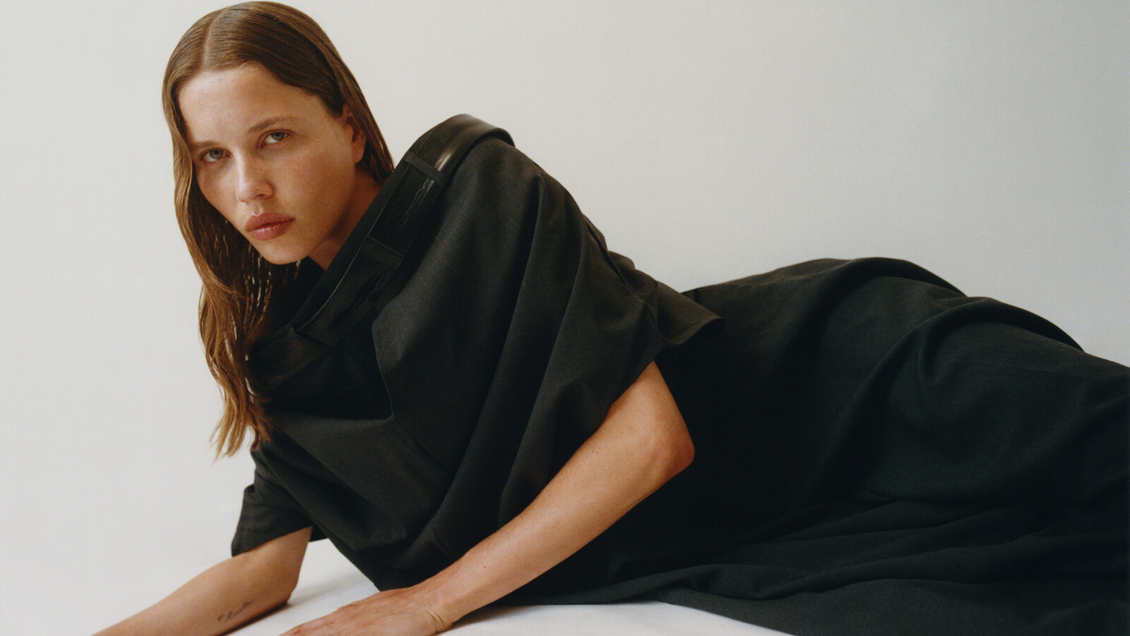 Exhibition Magazine - © Artlist