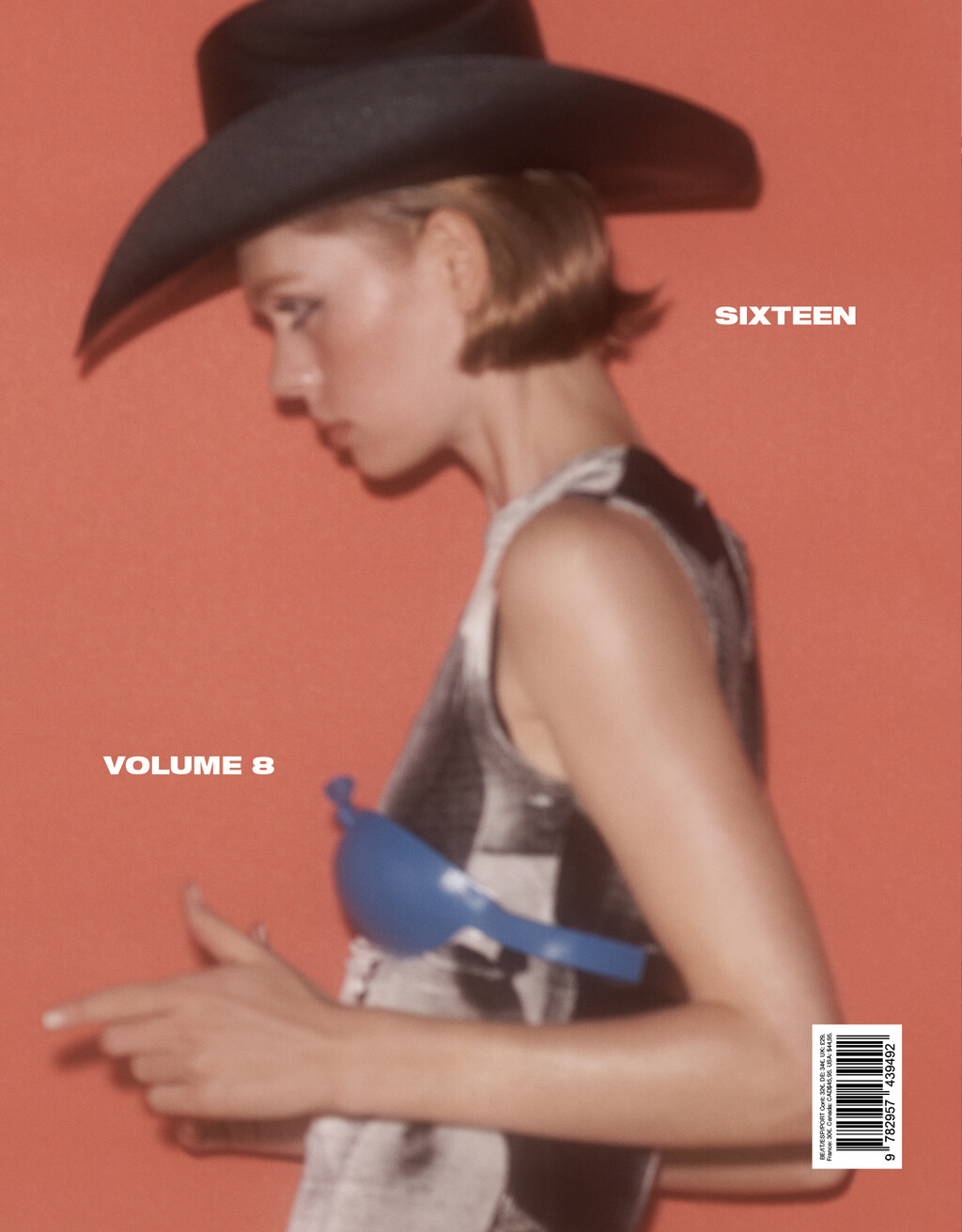 Sixteen Magazine - © Artlist