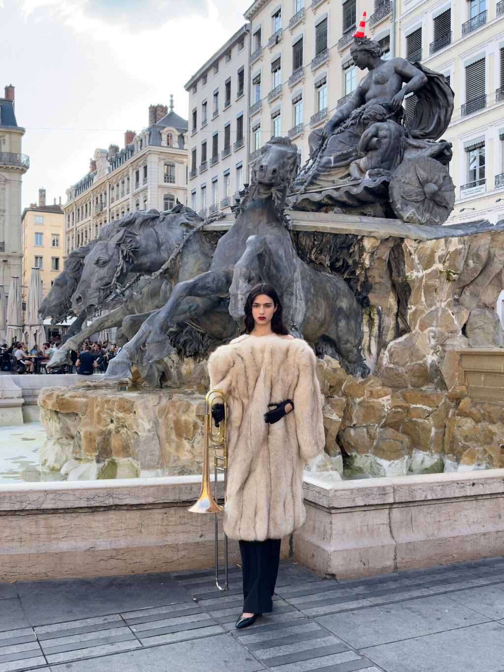 Harper’s Bazaar France - © Artlist