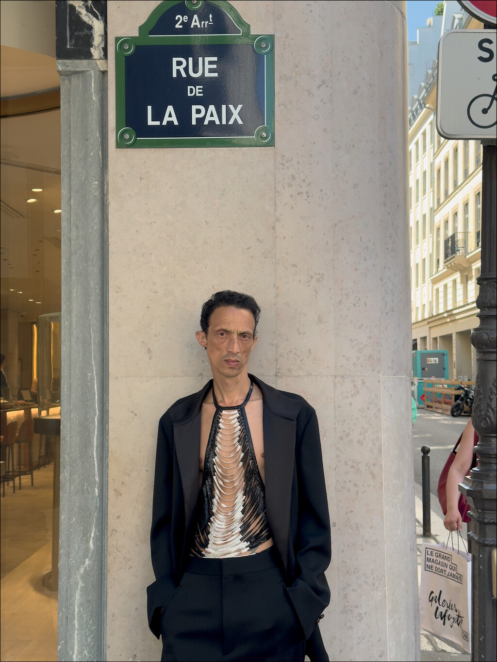 Purple Magazine - © Artlist